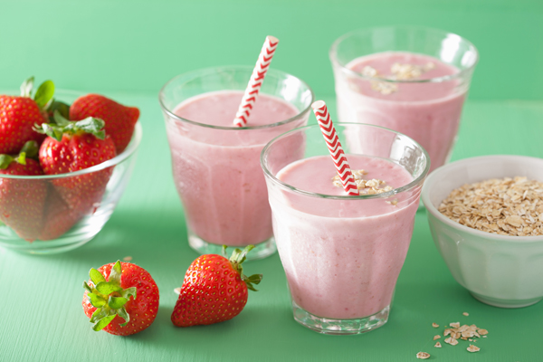 healthy strawberry oat smoothie