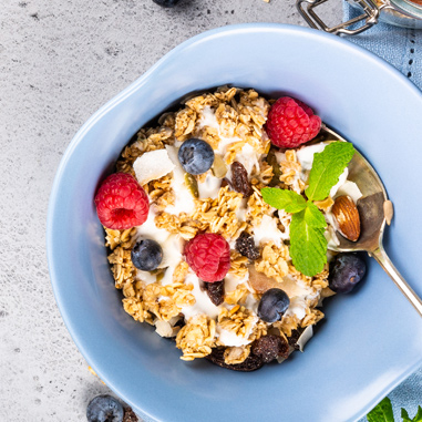 Fiber-enriched cereal with berries, milk and garnish