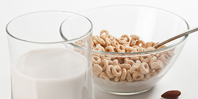 Fiber-enriched cereal with milk