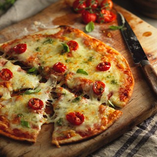 Cheese and tomato pizza